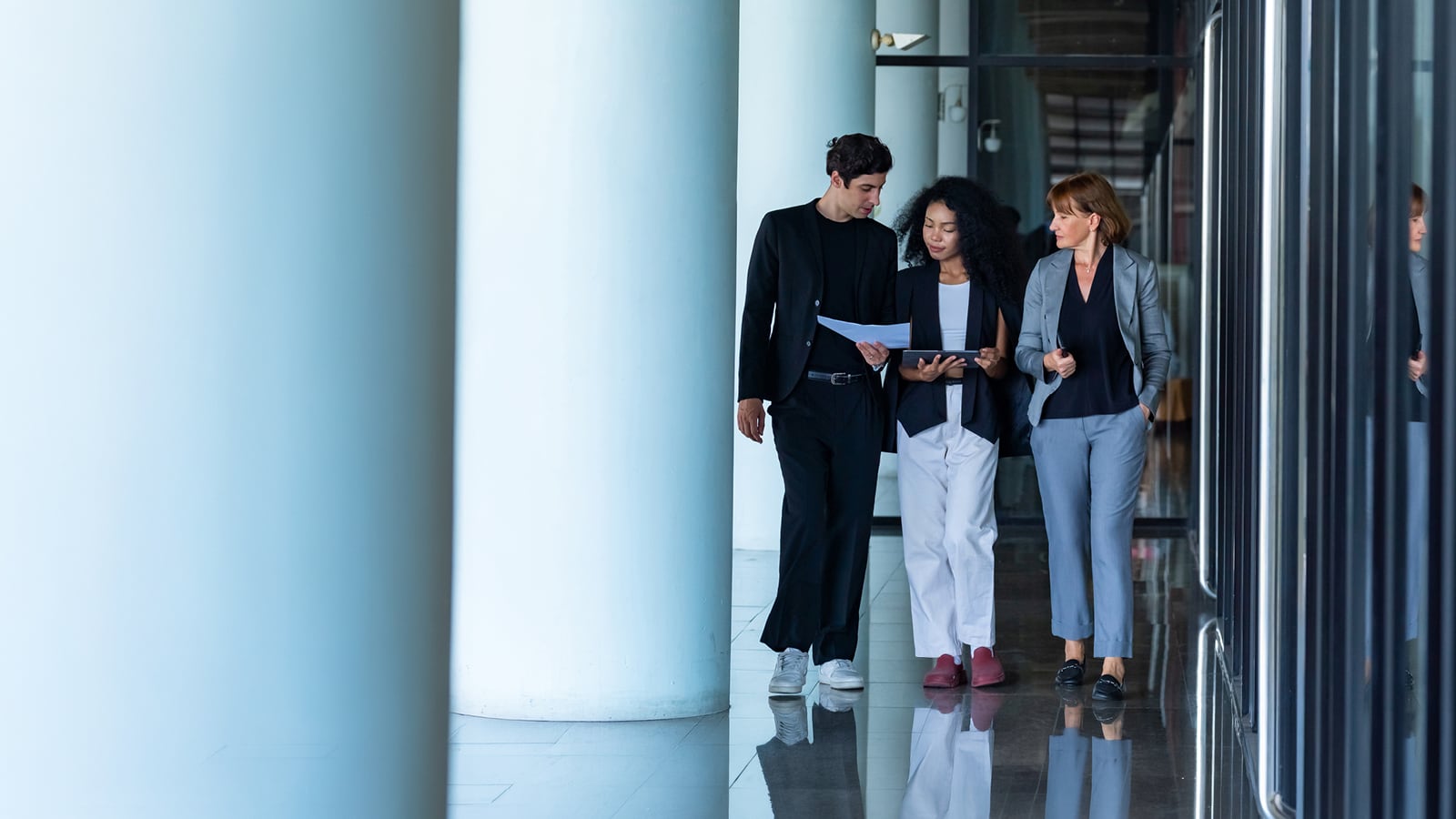 A group of colleagues having a discussion. 